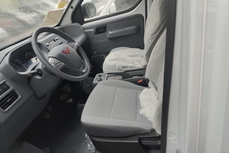 Used Wuling Yangguang 2025 Model 400km Bus Edition—Comfort Edition
