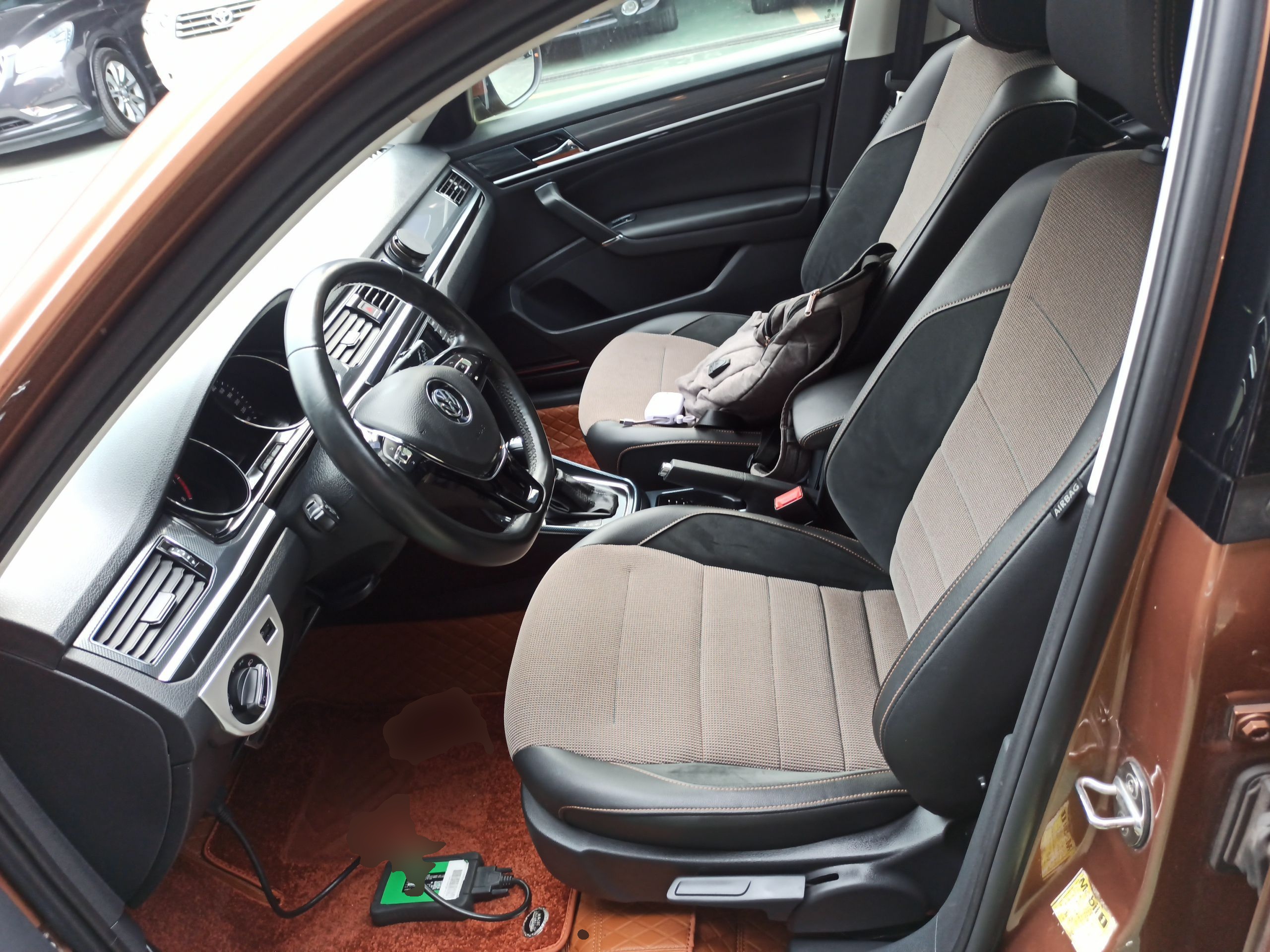 Переднее сиденье в автомобиле