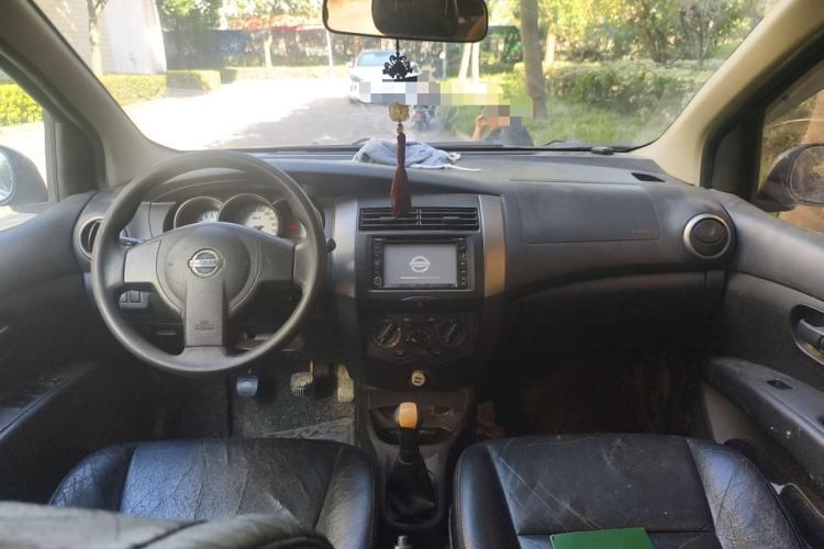 Used Nissan Livina 2010 Jingyue Edition 1.6L Manual All-Around Model
