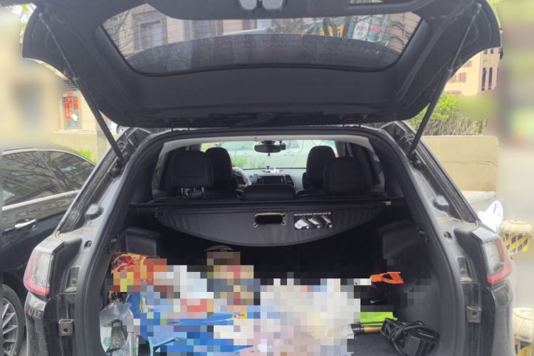 Used Jeep Cherokee 2019 2.0T Two-Wheel Drive Yue Xiang Edition China VI Emission Standard Trunk