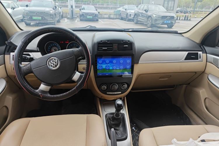 Used Buick Excelle 2013 1.5L Manual Classic Model Center Console
