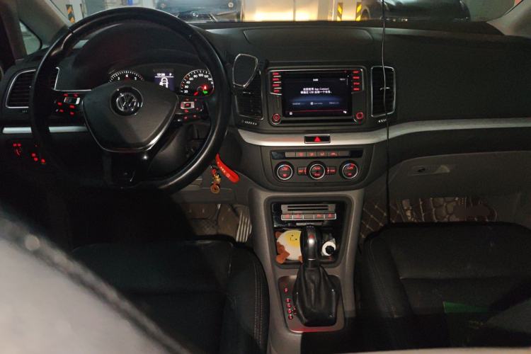 Used Volkswagen Sharan 2016 280TSI Enjoyment Model 7-Seater Center Console