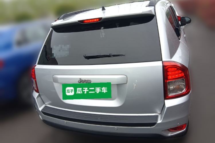 Used Jeep Compass 2011 2.4L four-wheel-drive sport version Rear