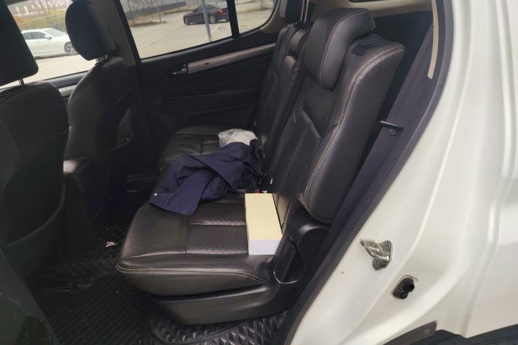 Used Isuzu mu-X 2017 2.5T Two-Wheel Drive Automatic Luxury Edition 5 Seats