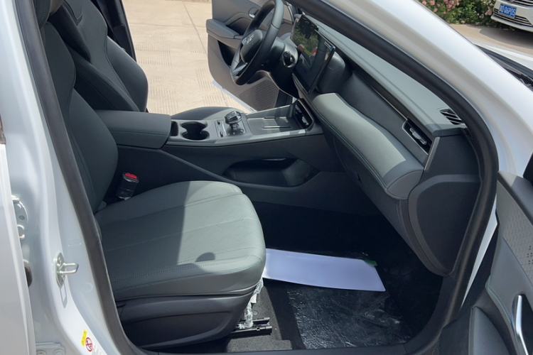 Used BYD Qin PLUS 2025 DM-i Smart Drive 55KM Leading Model Interior 3