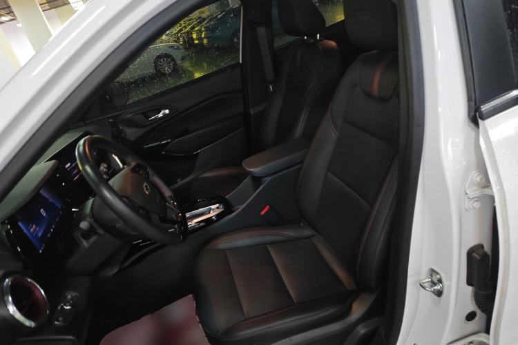 Used Chevrolet Seeker 2022 1.5T CVT RS Bee Wave Edition Left Front Seat