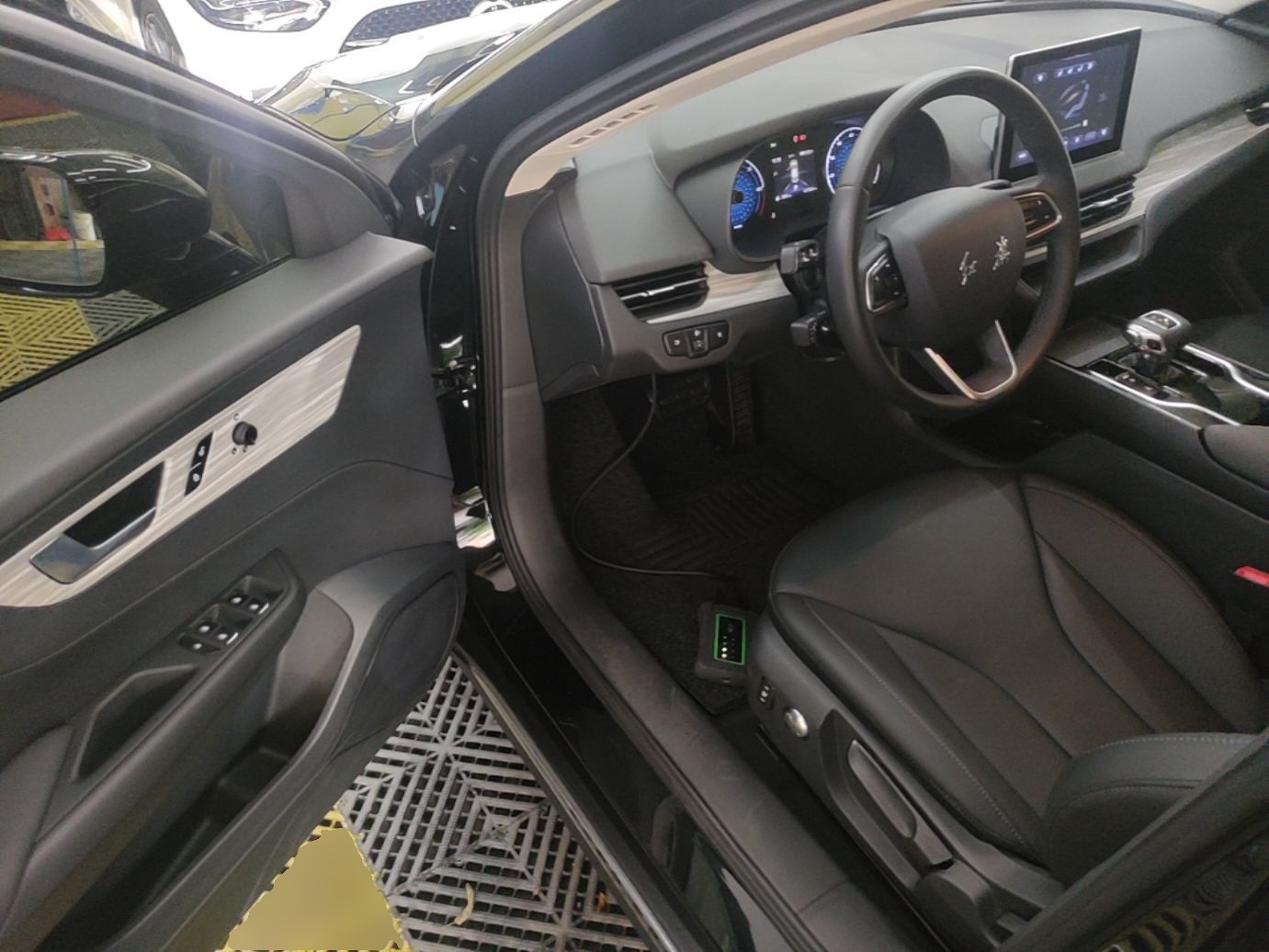 Hongqi E-QM5 2024 560km PLUS — снимка 18