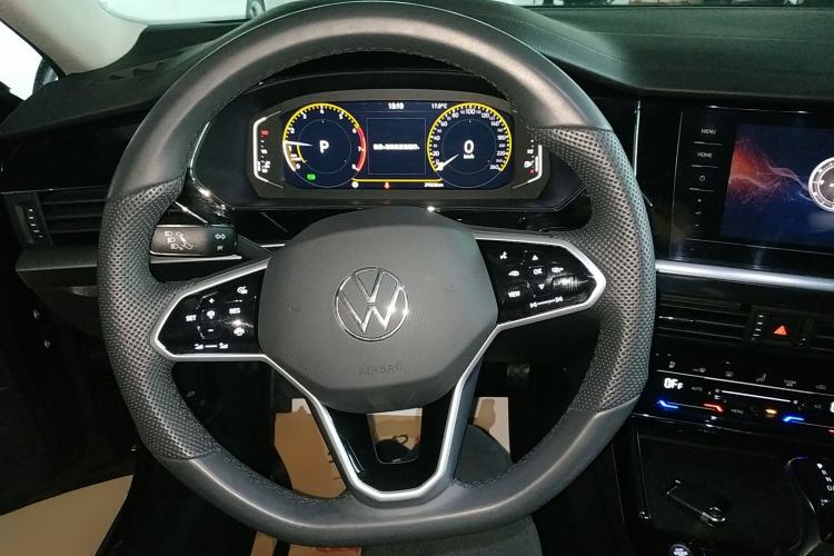 Used Volkswagen Passat 2024 380TSI Dragon Edition Steering Wheel