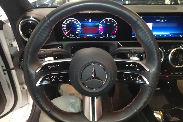 Used Mercedes-Benz CLA 2024-Year Facelifted CLA 200 Steering Wheel