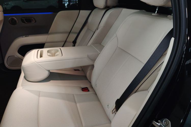 Used Li Auto Li Auto i6 2025 Model Four-Wheel-Drive Standard Type
