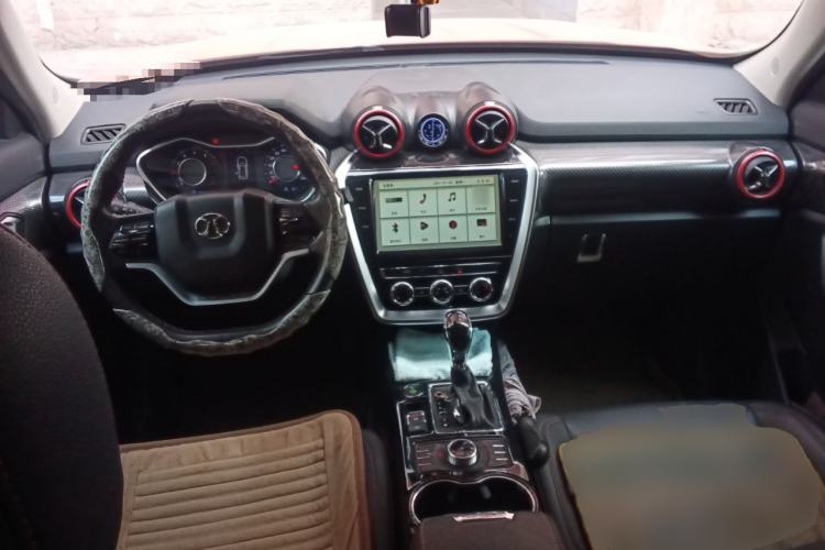 Used BAIC Off-Road BJ20 2016 1.5T CVT Luxury Model Center Console