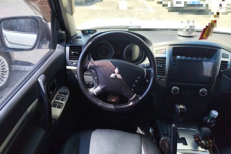 Used Mitsubishi Pajero 2018 3.0L Automatic Standard Edition Steering Wheel