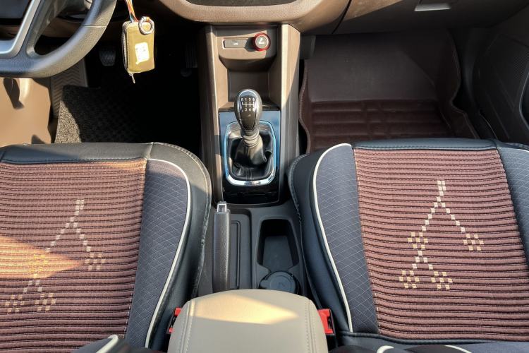 Used Baojun 310W 2017 1.5L Manual Fashion Model China V
