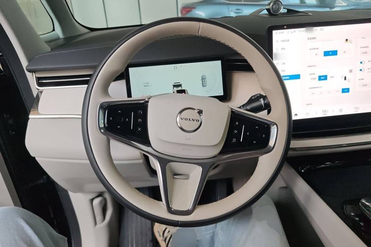 Used Volvo EM90 2025 Ultra Six-Seater