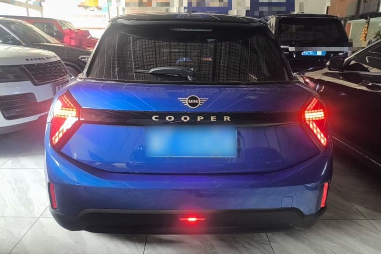 MINI 2025 1.5T COOPER Classic Edition Five-Door Version مستعملة