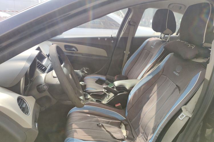 Used Chevrolet Cruze 2015 1.5L Classic SL MT Left Front Seat