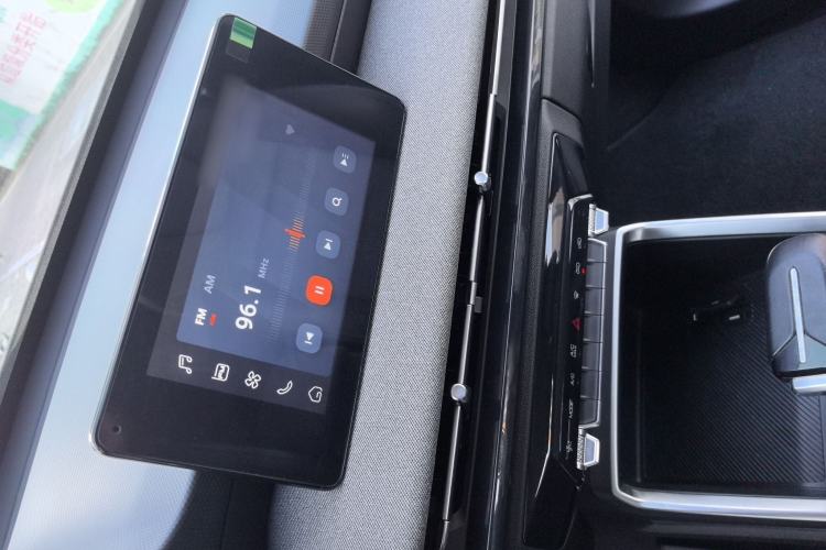 Used Wuling Alvez 2022 1.5L CVT Comfort Edition Audio And AC Panel