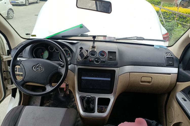 Used CHANGAN KAICHENG Ruixing M90 2018 2.0L Value-Added CNG Flat-Roof Hatchback with 6 Seats Model 4G94S Center Console