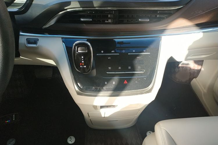 Used Buick GL8 2023 Land Executive Class Comfort Model