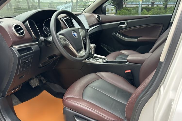 Used Venucia T70X 2016 2.0L CVT SmartFun Sport Edition
