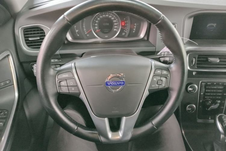 Used Volvo V60 2014 T5 Zhiyi Edition