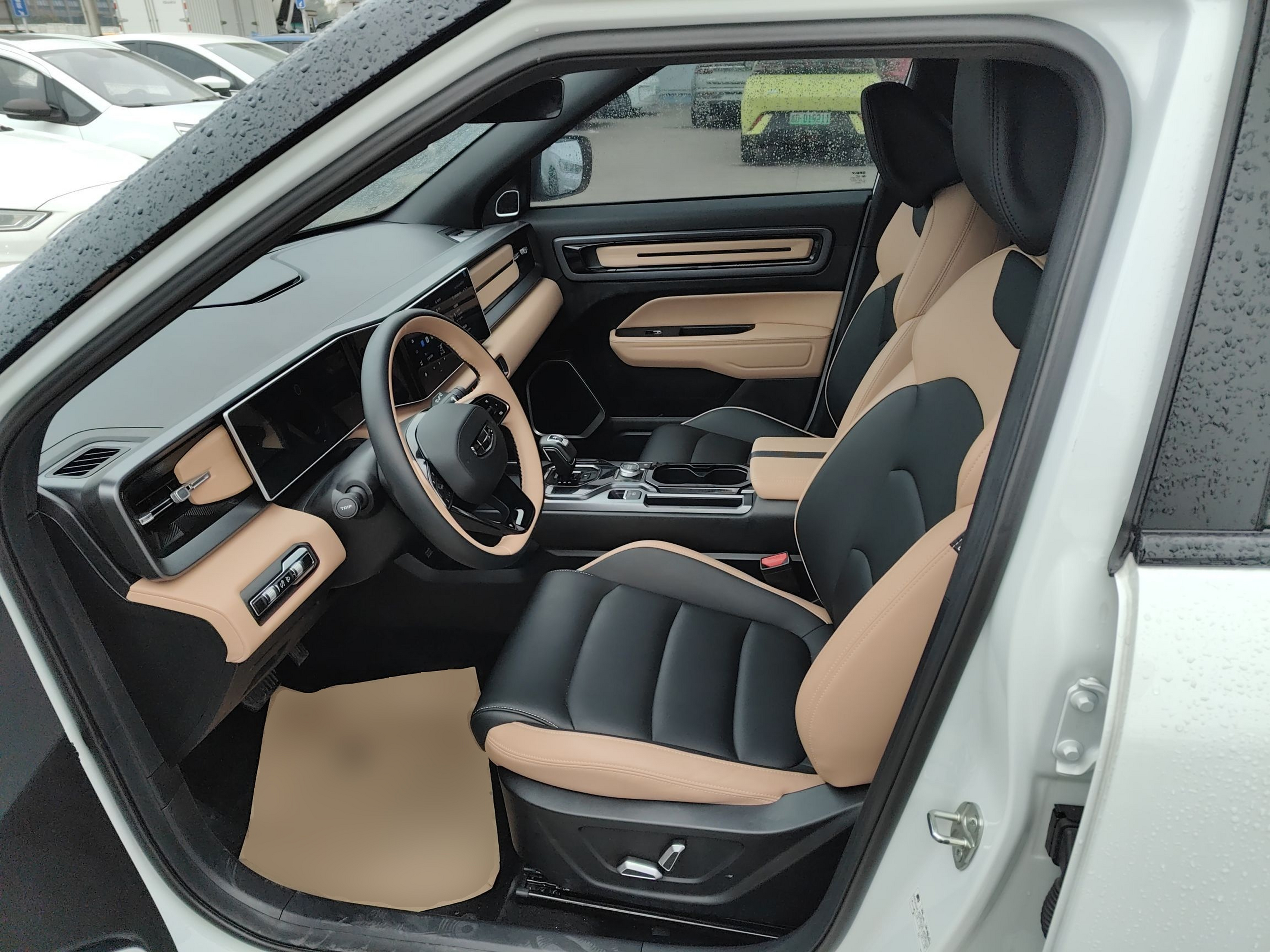 المقاعد الأمامية داخل السيارة