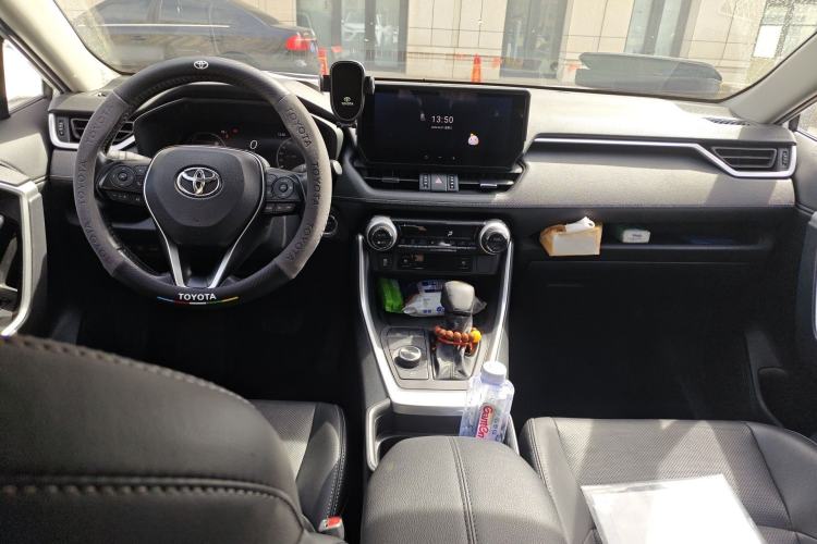 Used Toyota Wildlander 2023 Dual-Motor 2.5L E-CVT Four-Wheel Drive Prestige Edition Center Console