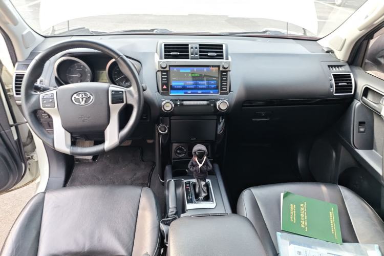 Used Toyota Prado 2016 2.7L Automatic Standard Edition Center Console