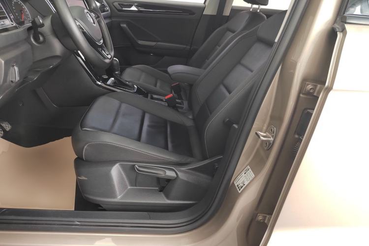 Used Volkswagen T-ROC 2019 280TSI DSG Two-Wheel Drive Comfort Version China VI Standard
