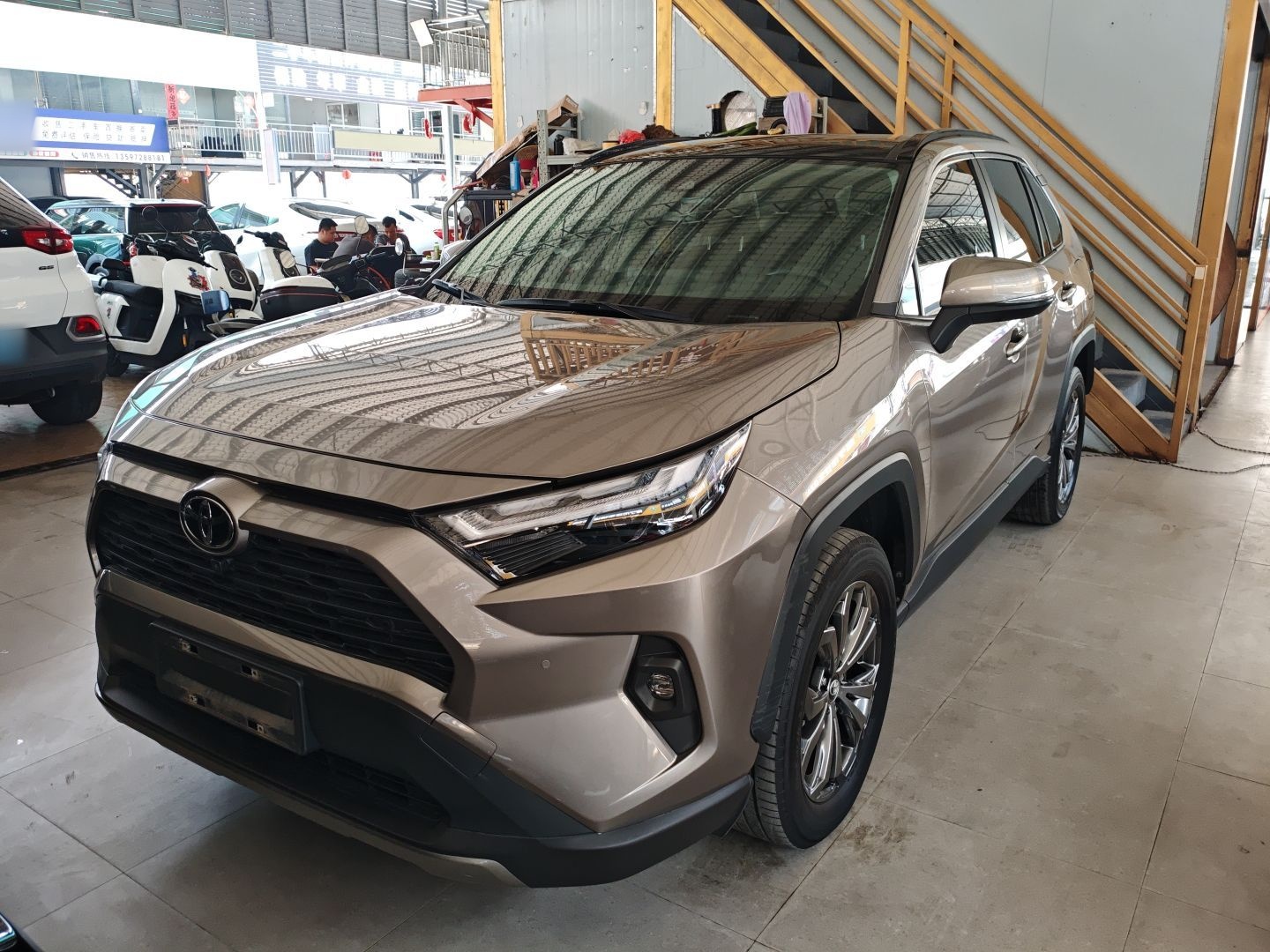 Под передней частью автомобиля