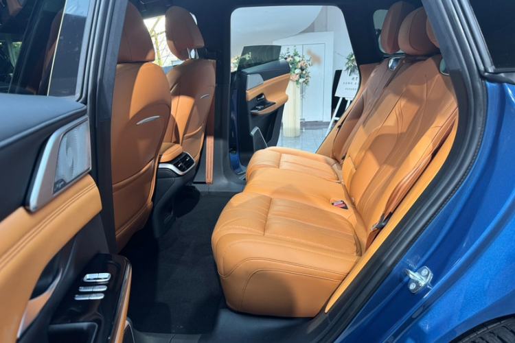 Used XPeng G9 2025 725 with Ultra-Long Range Max Interior 6