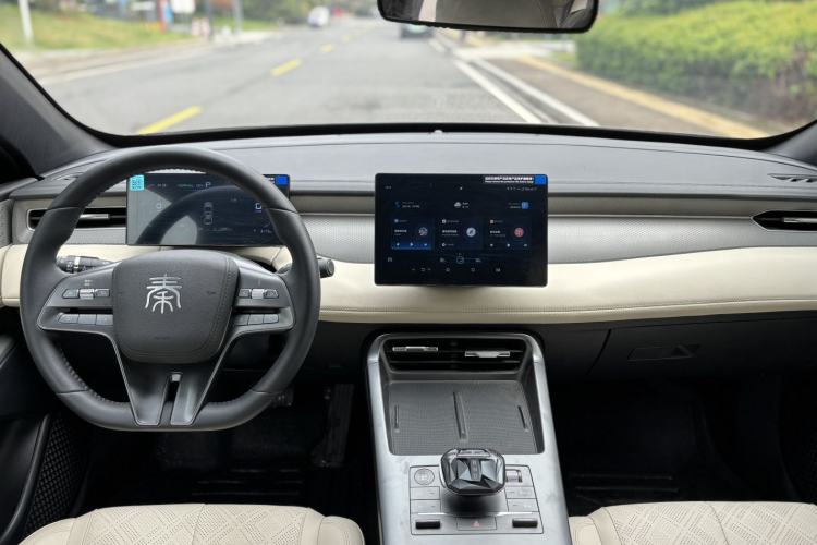 Used BYD Qin PLUS 2025 DM-i Smart Drive 55KM Leading Model Interior 4