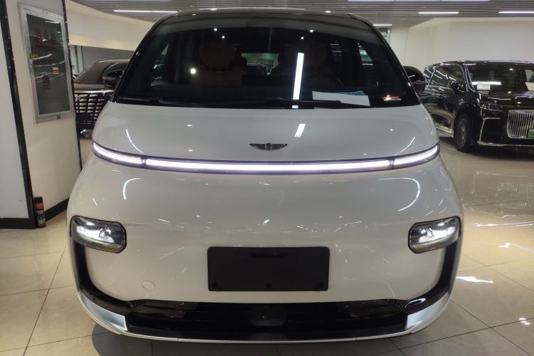 Used Geely Galaxy LEVC L380 2024 140-Degree 6-Seater All-Wheel-Drive Ultra
