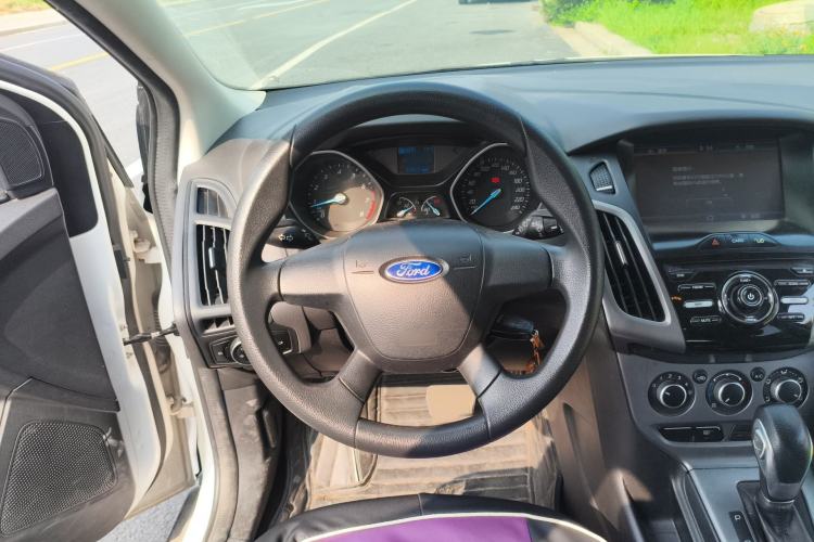 Used Ford Focus 2012 Hatchback 1.6L Automatic Comfort Model Steering Wheel