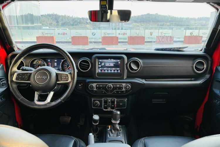 Used Jeep Wrangler 2019 2.0T Sahara Four-Door Version China VI Emission Standard
