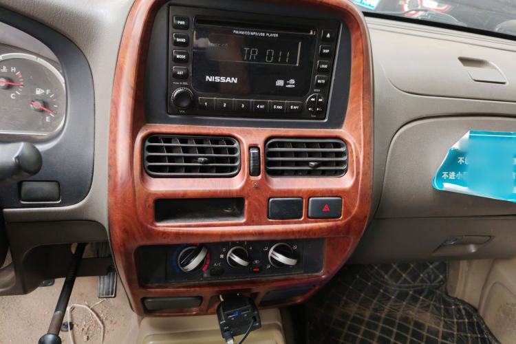 Used Nissan ZN Van 2013 2.4L Two-Wheel Drive Standard Model with 5 Seats
