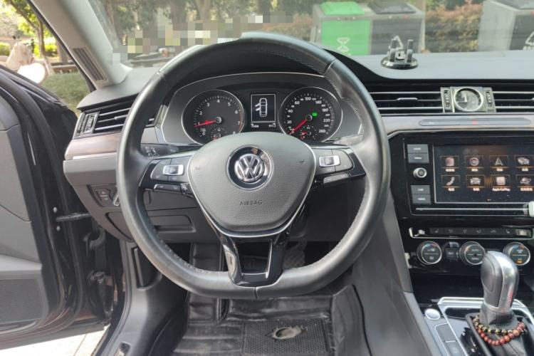 Used Volkswagen Magotan 2019 330TSI DSG Luxury Model China V Standard Steering Wheel