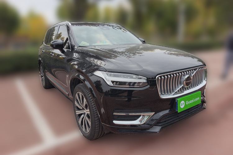 Used Volvo XC90 2023 B5 SmartDrive Luxury Edition 5 Seats Front Right 45 Deg