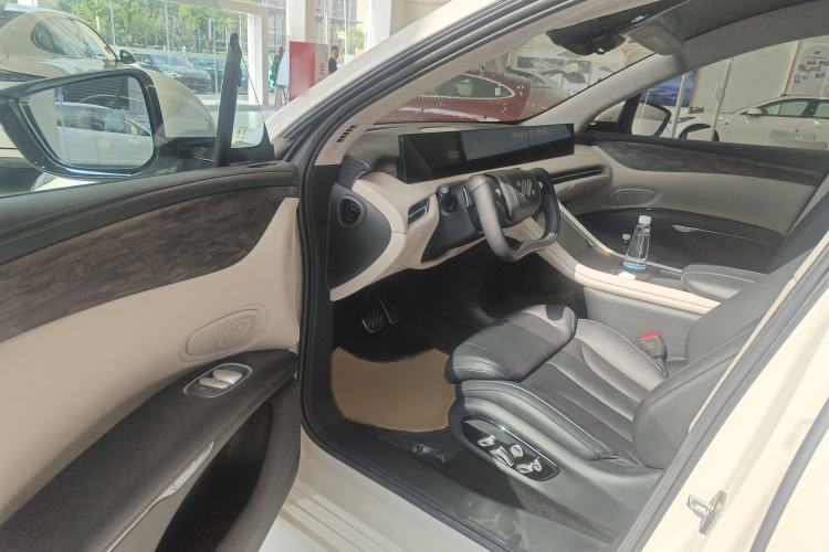 Used IM LS7 2023 90 kWh Elite Rear-Drive Version