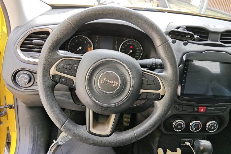 Used Jeep Renegade 2017 180T Automatic High-Energy Version Steering Wheel