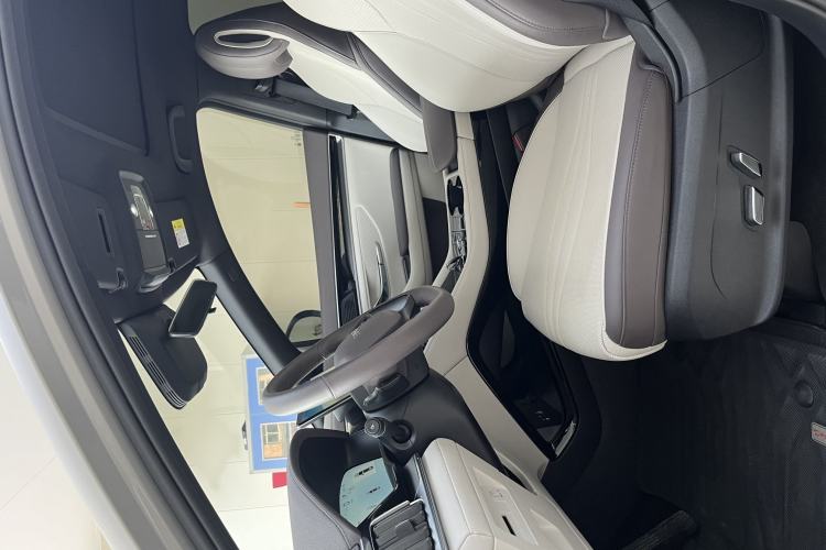 Used BYD Song PLUS New Energy 2025 EV Intelligent Driving Version 520km Premium Model Interior 2