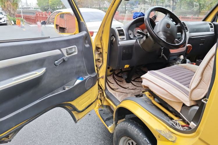 Used Golden Dragon Hiace 2010 2.8T Standard-Height Advanced Version GW2.8TC-2 Driver Seat