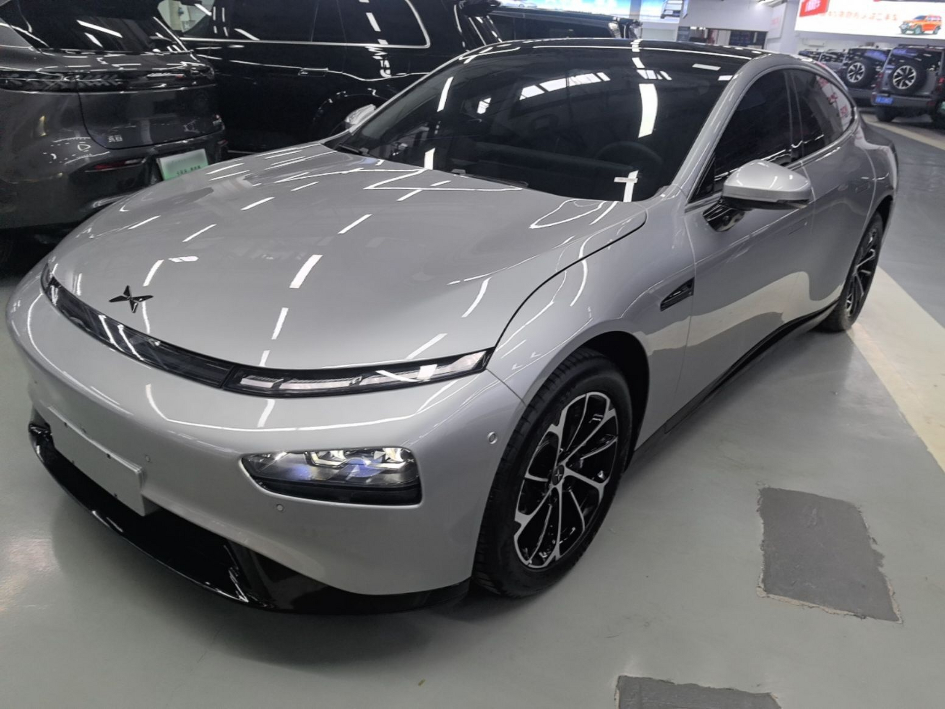 Unter der Vorderseite des Autos