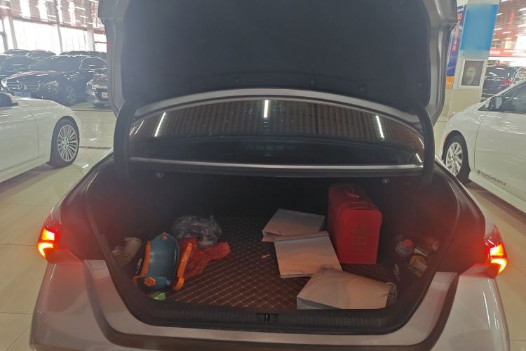 Used Toyota Avalon 2019 Dual-Engine 2.5L XLE Prestige Version China VI Standard Trunk