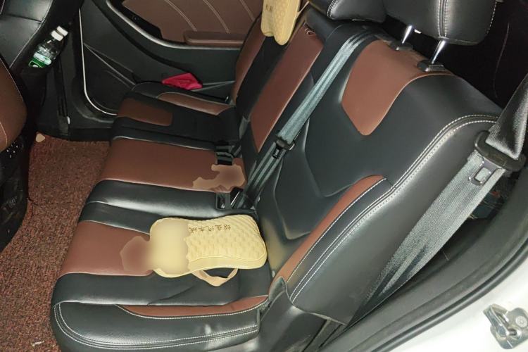 Used Dongfeng Fengon 580 2017 Revised Version 1.5T CVT Luxury Edition Left Rear Seat