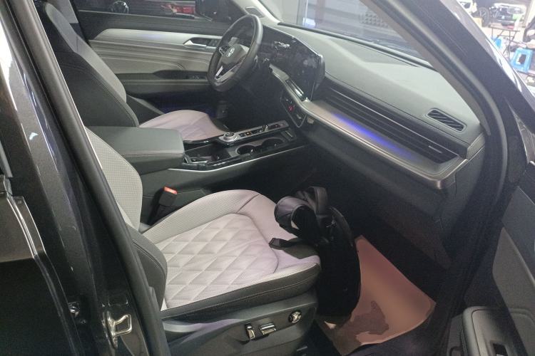 Used Volkswagen Tavendor 2023 380TSI Four-Wheel Drive R-Line First Edition Right Front Seat