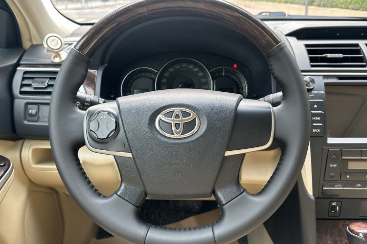 Used Toyota Camry 2015 2.0G Premier Edition Interior 5