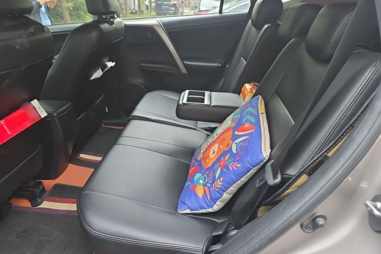 Used Toyota RAV4 2015 2.0L CVT Two-Wheel Drive Fashion Edition Left Rear Seat