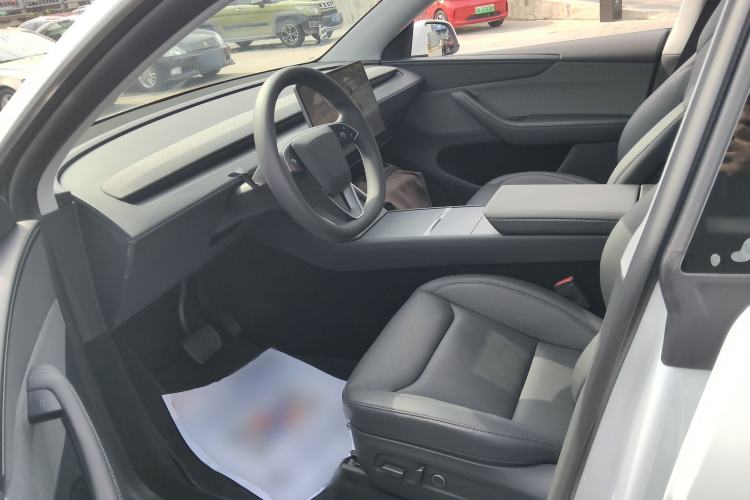 Used Tesla Model Y 2025 Rear-Wheel-Drive Version
