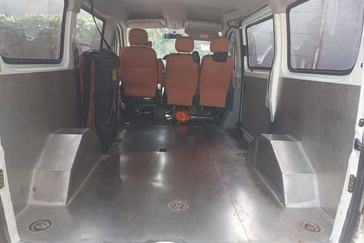 Used SAIC MAXUS Xintu V80 2018 2.5T 6-speed manual Aoyuntong short-wheelbase ultra-low roof 5- or 6-seat model
